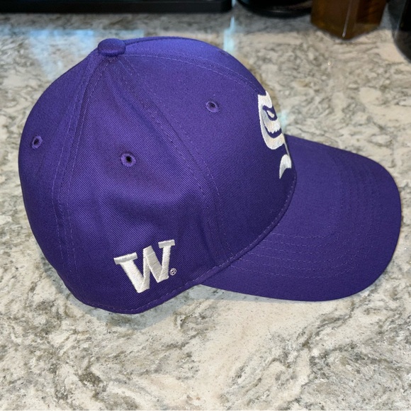Limited Edition Seattle Kraken x UW Ball Cap - Picture 2 of 5